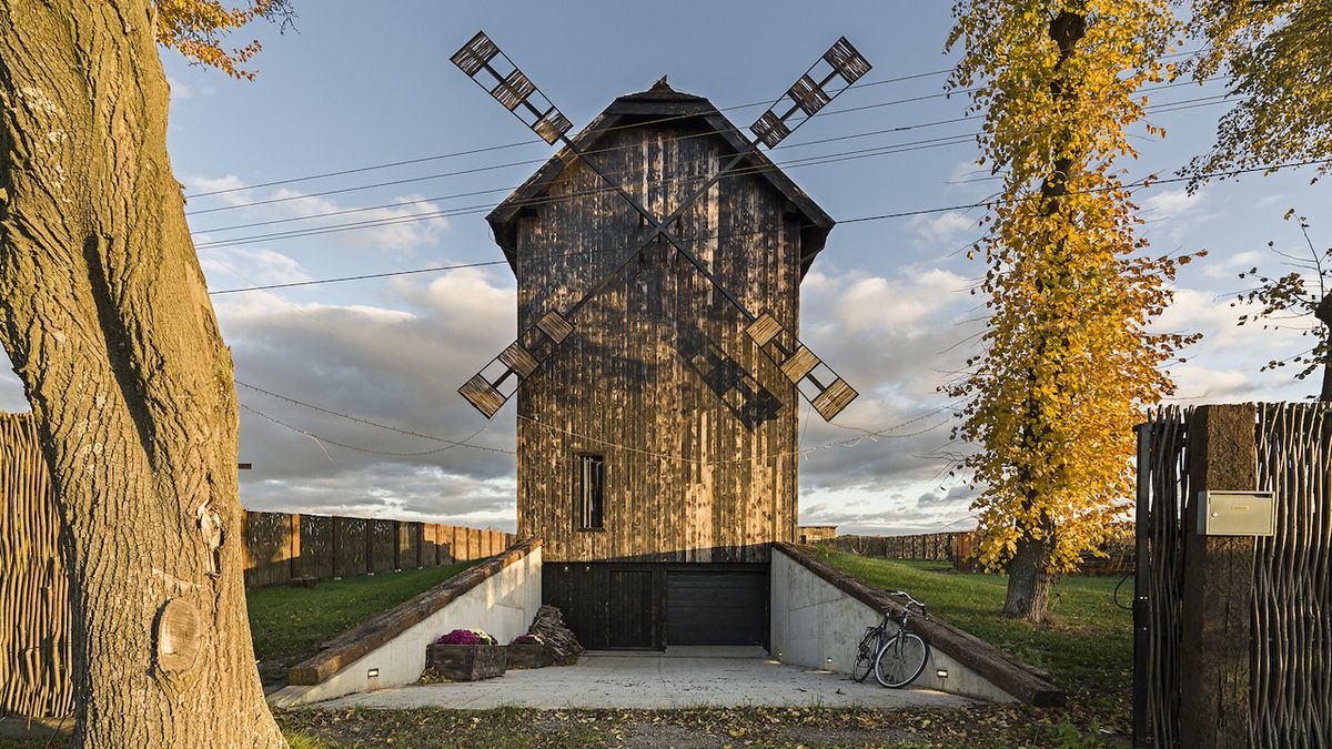Větrný mlýn žije svůj druhý život jako moderní rodinný dům